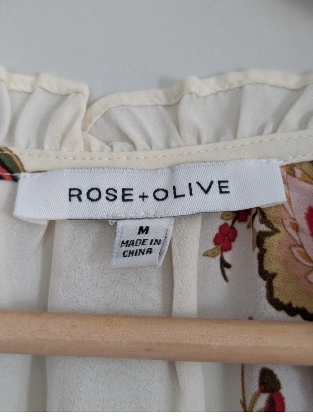 Rose & Olive White Floral Embroidered V-Neck Puff Sleeve Blouse - Picture 8 of 11
